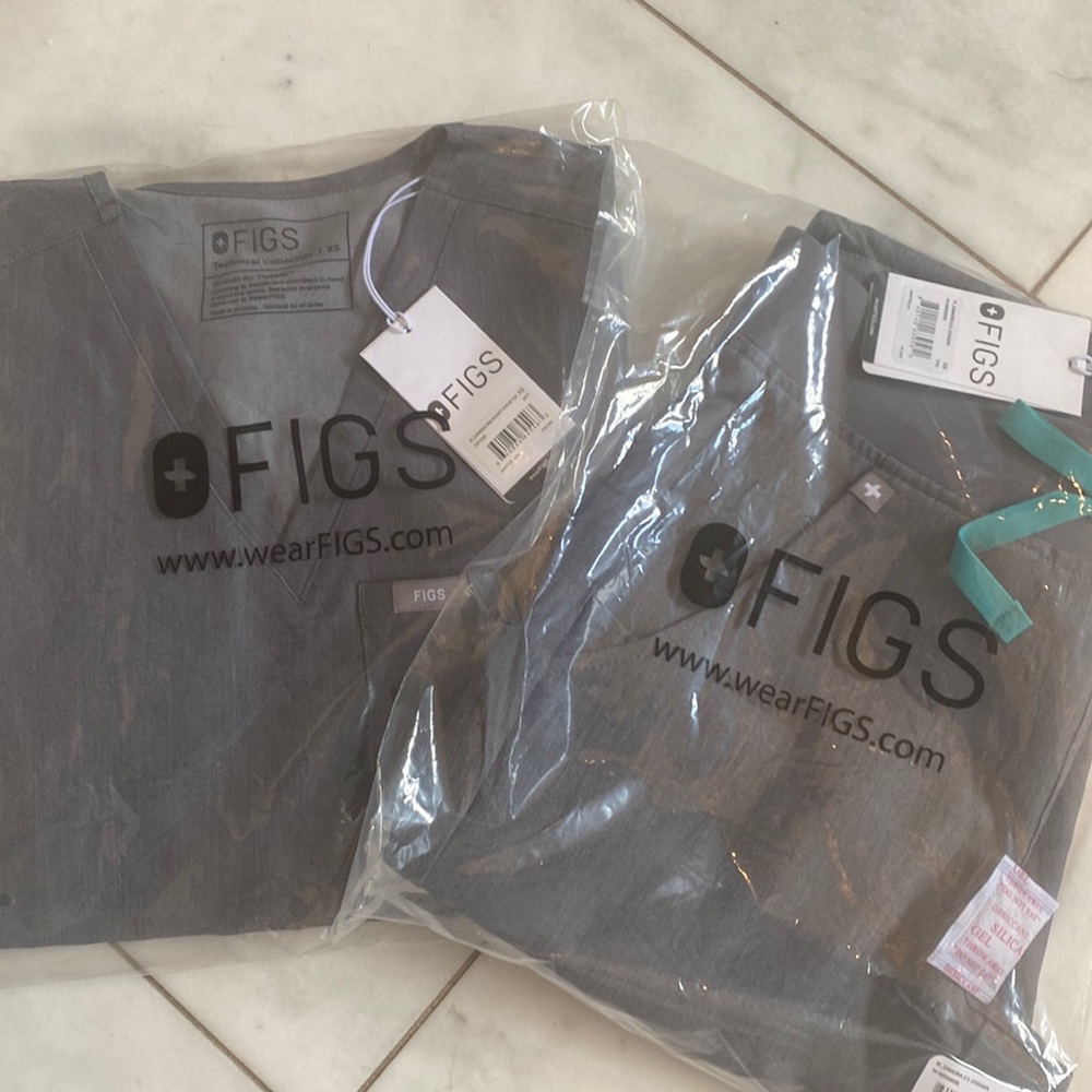 NWT figs scrubs size XS